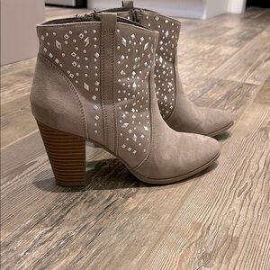 Studded Taupe Ankle Boots by Jennifer Lopez Size 9. Gently worn